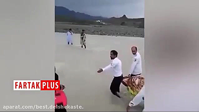 فیلم عبور دادن زن باردار با بر...