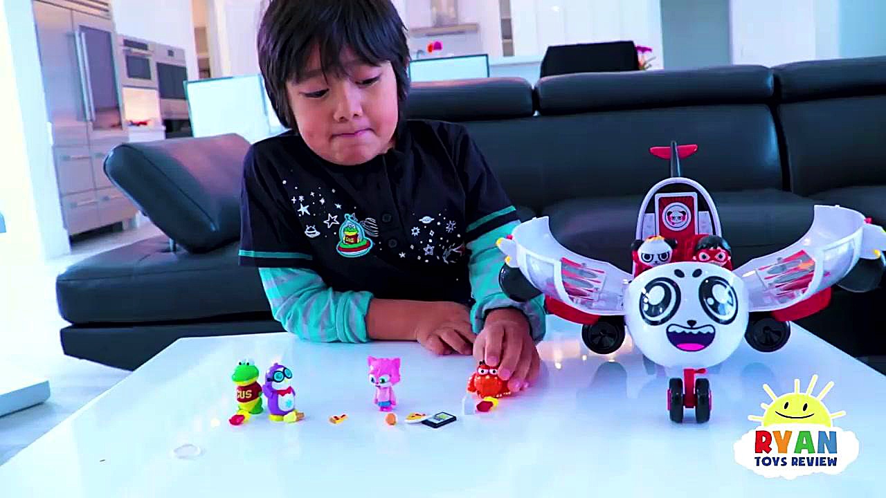 Ryan Pretend Play with Combo P...