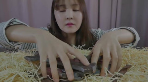 چالش عجيب خوردن پيچ گوشتي و ان...