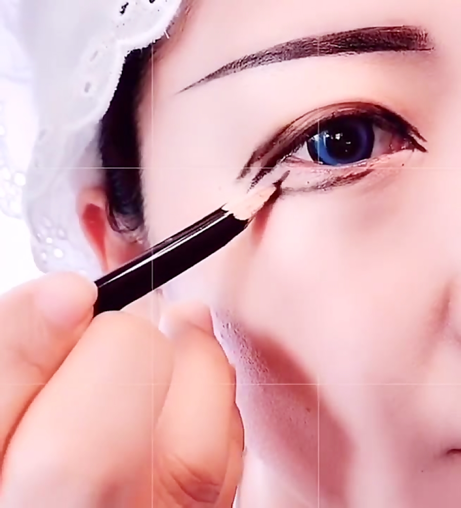 Beautiful Eye Makeup Tutorial...