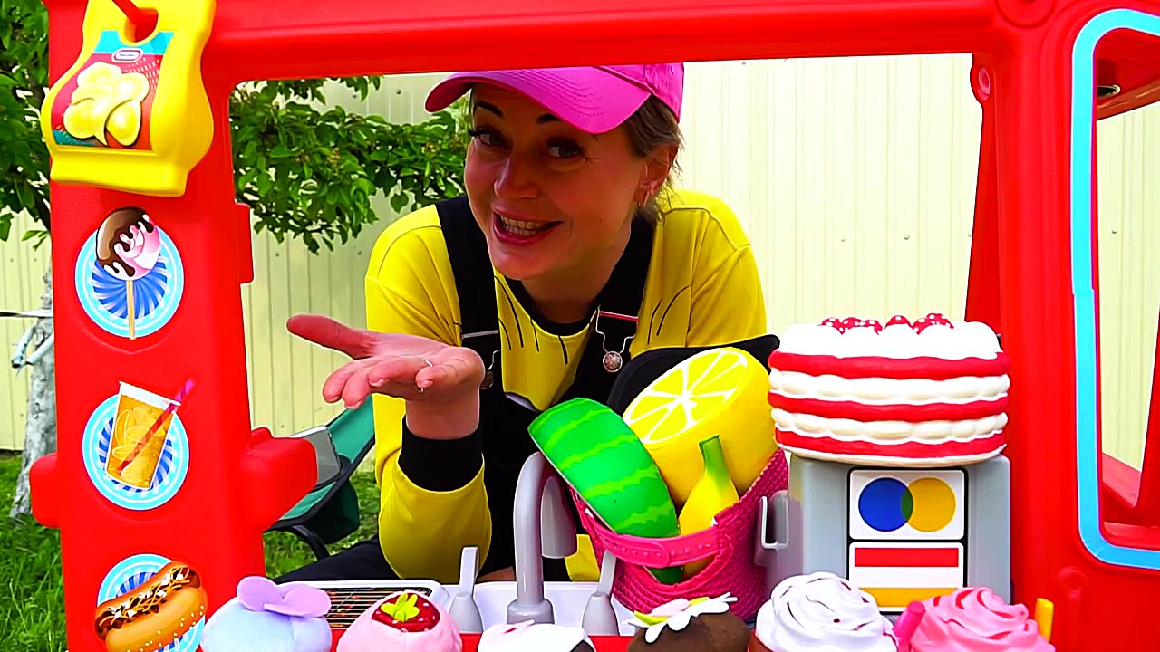 مارگو، ناستیا و مامانی مغازه ب...