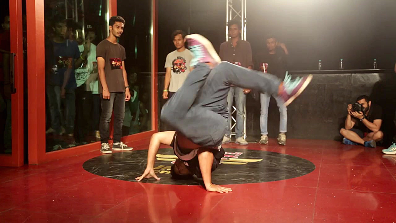 پارکور و حرکت های نمایشی Red B...