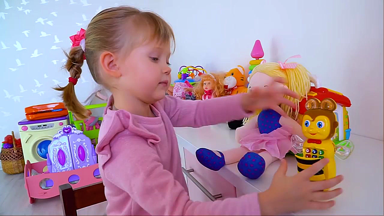 مارگو و مامانی فروشنده میشن و...