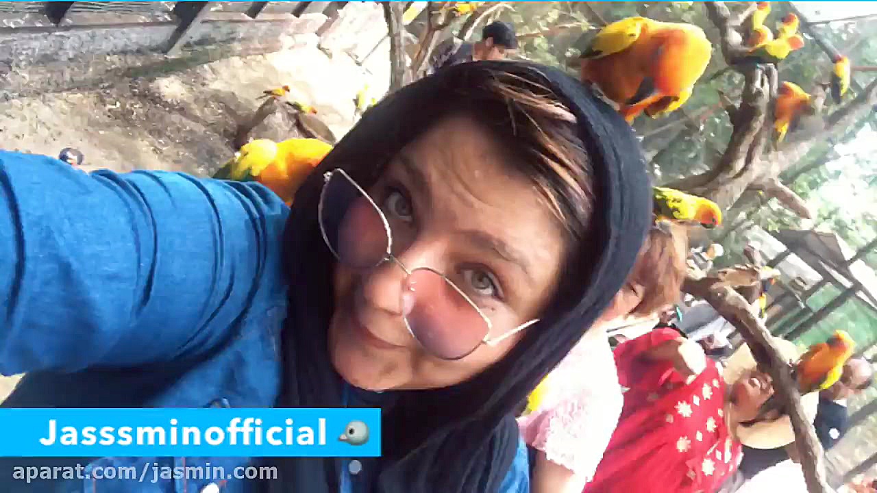 یاسمین دوستدار حیوانات در باغ...