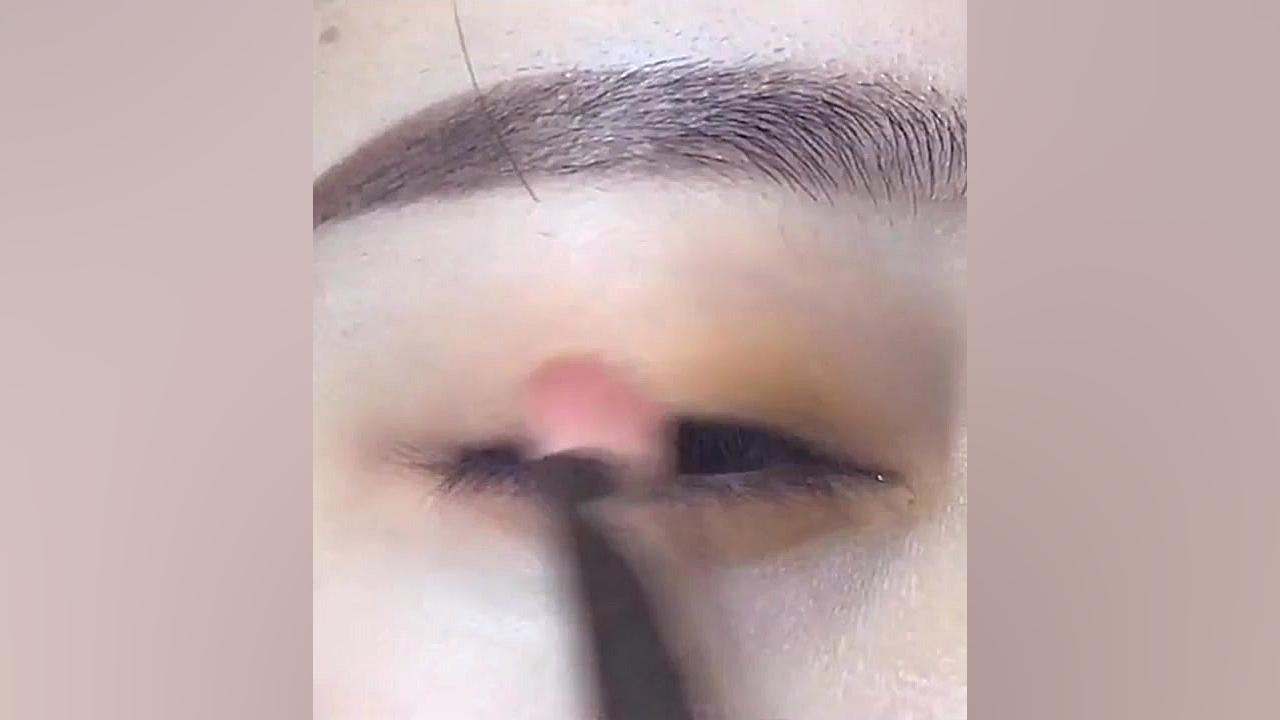 Beautiful Eye Makeup Tutorial...