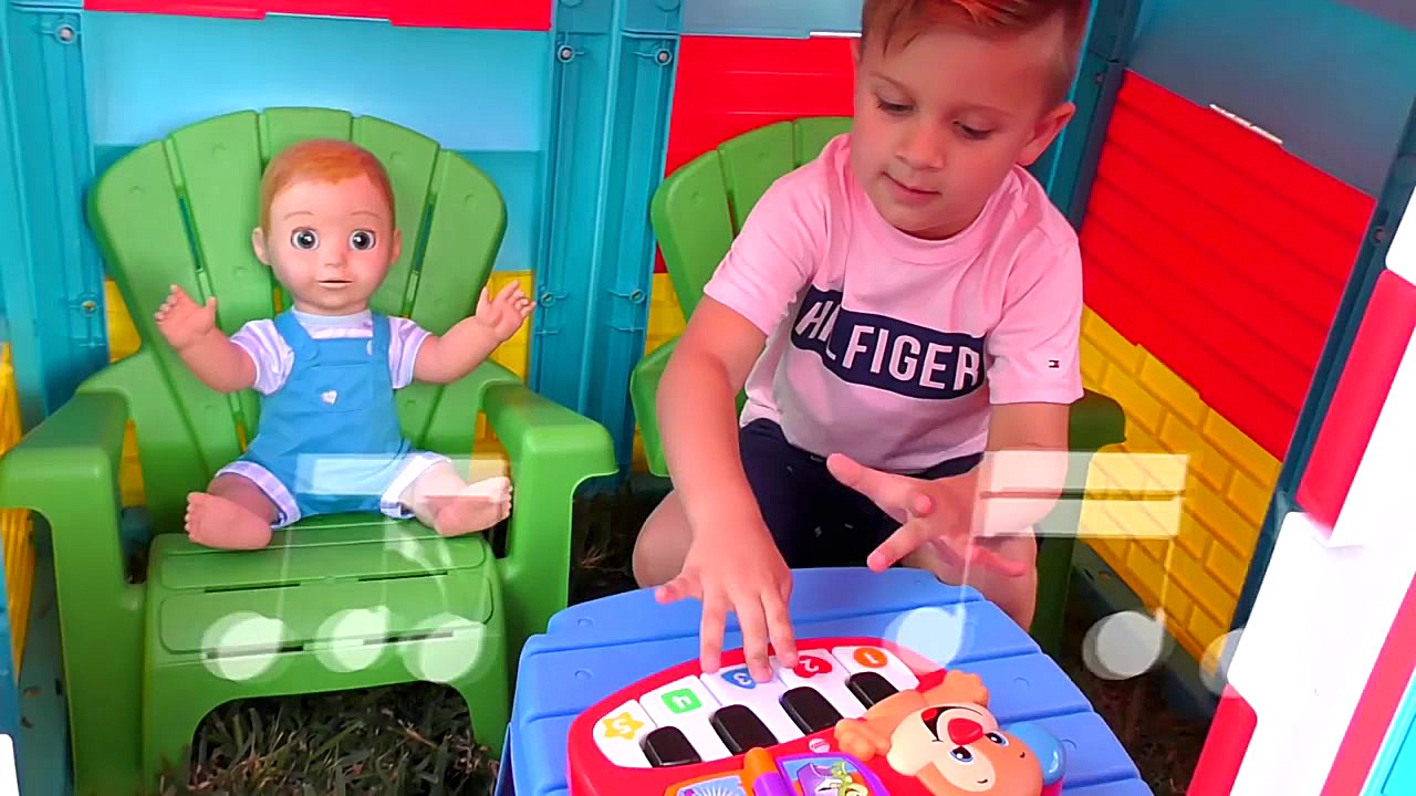 روما با بچه عروسک و خانه عروسک...