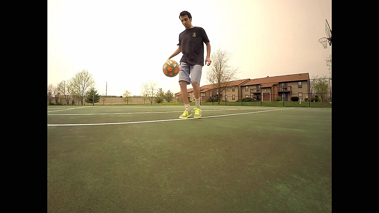 آموزش حرکت فوتبال نمایشی توسط...