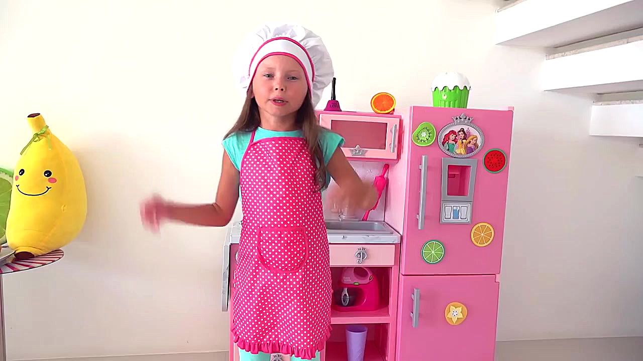 آلیس و بابایی کافی شاپ می زنند...