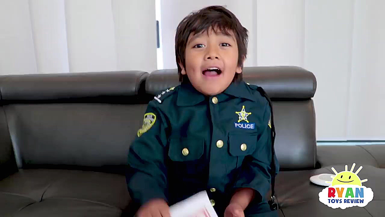 Ryan Pretend Play Police کمک م...
