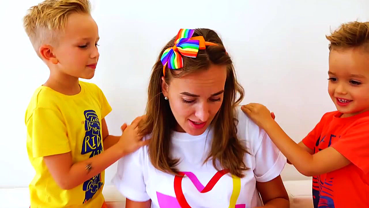 نیکیتا و ولاد با اسباب بازیهای...