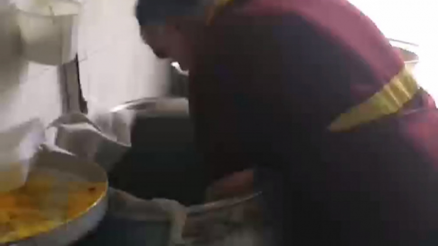 غذا خوری جواد یموتی