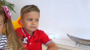 دایانا Pretend بازی با اسباب ب...