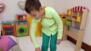 کاتیا و یه عالمه اسباب بازی دخ...