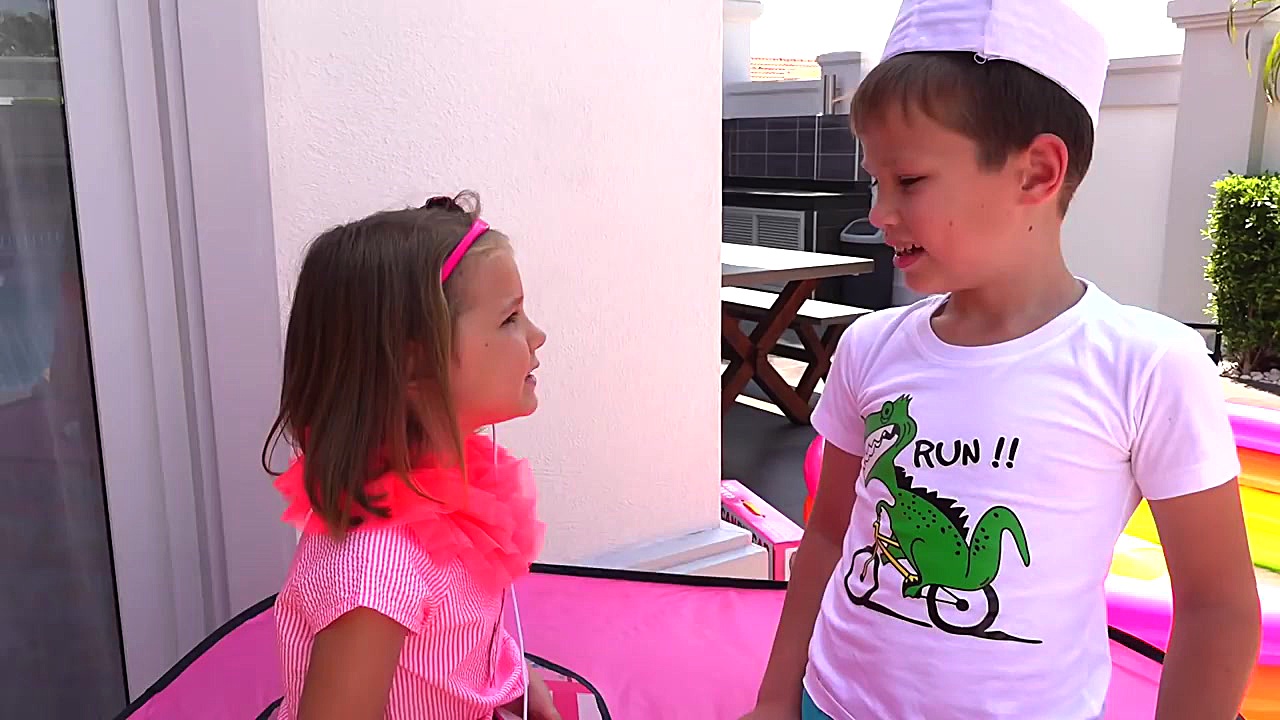 کاتیا برای کمک کردن به آقای پز...