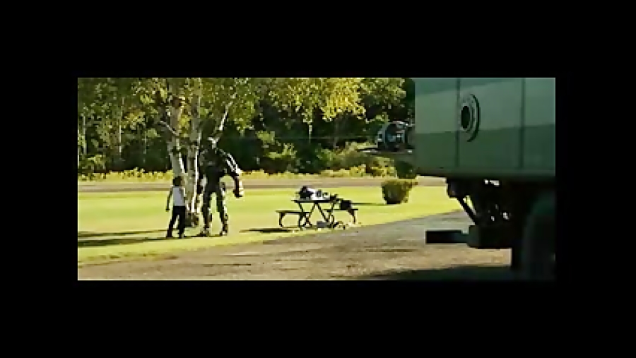 رقصیدن در فیلم Real Steel 2011) زمان61ثانیه