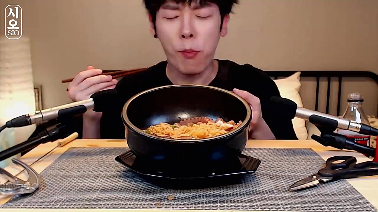 چالش فود اسمر  خوردن هشت پاي ز...