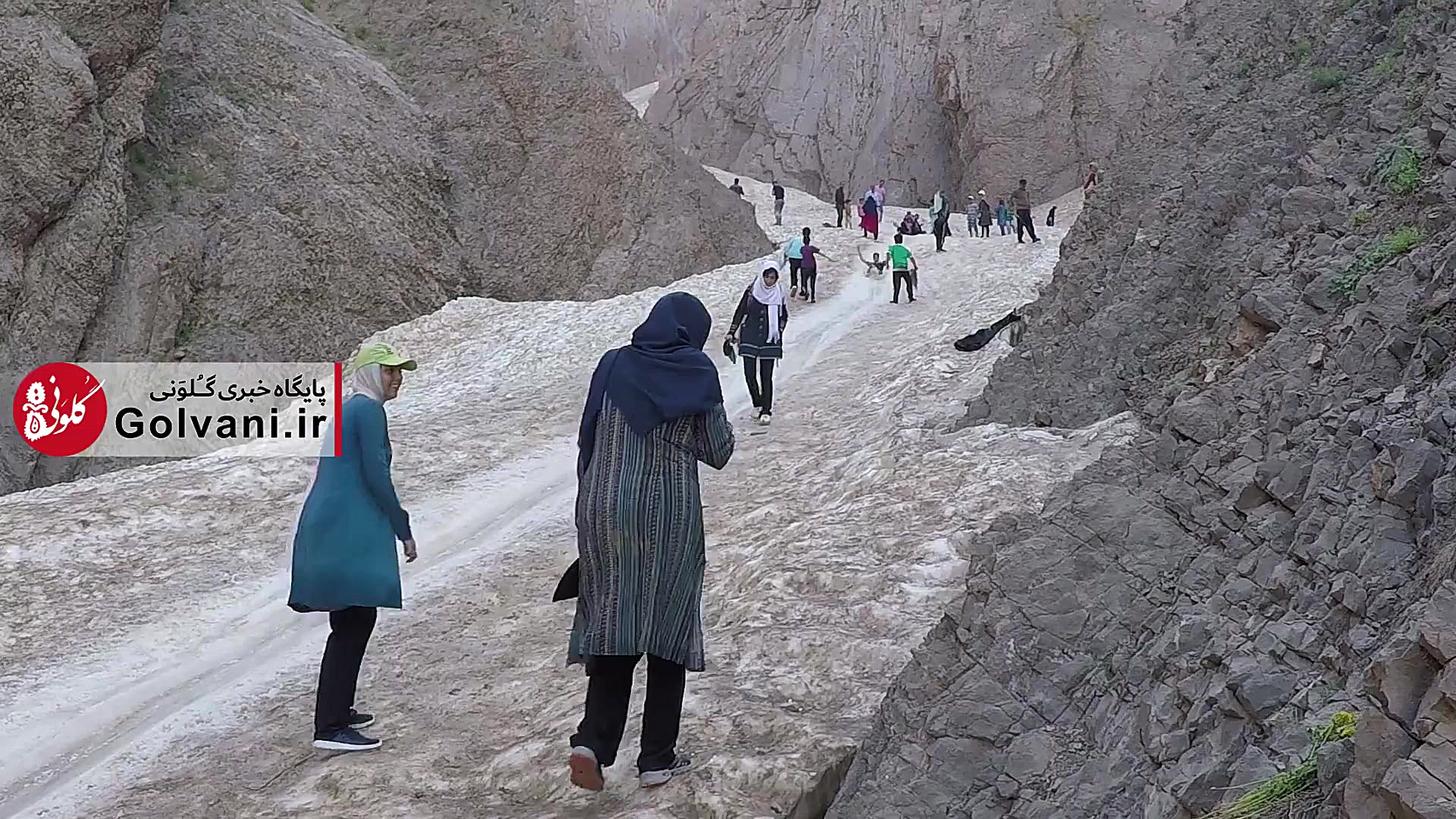 تونل برفی ازنا در اشترانکوه لر...