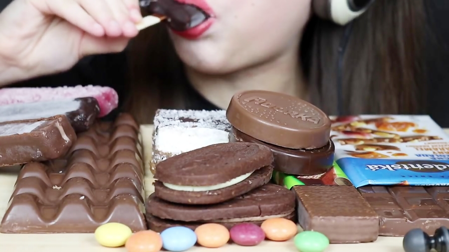 چالش فود اسمر  خوردن شكلات و ب...