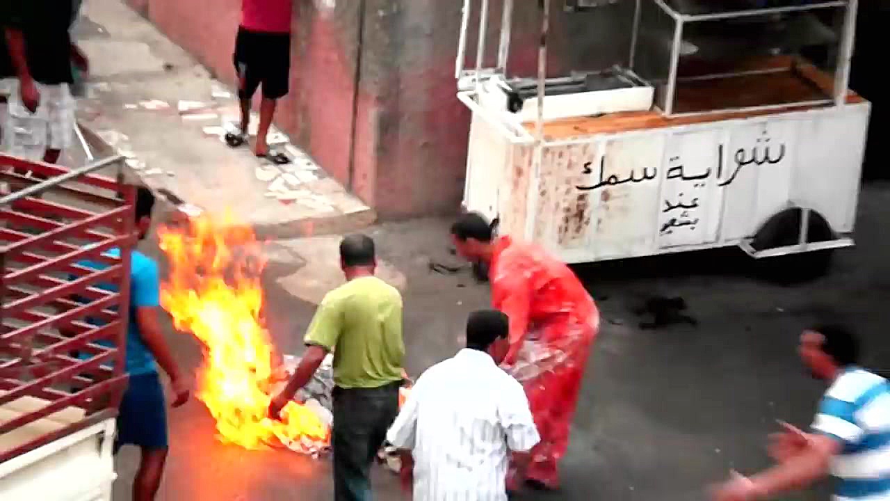 تلاش مردم برای خاموش کردن کپسو...