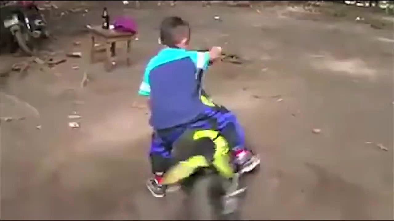 کلیپ دیدنی از موتور سوارهای کم...