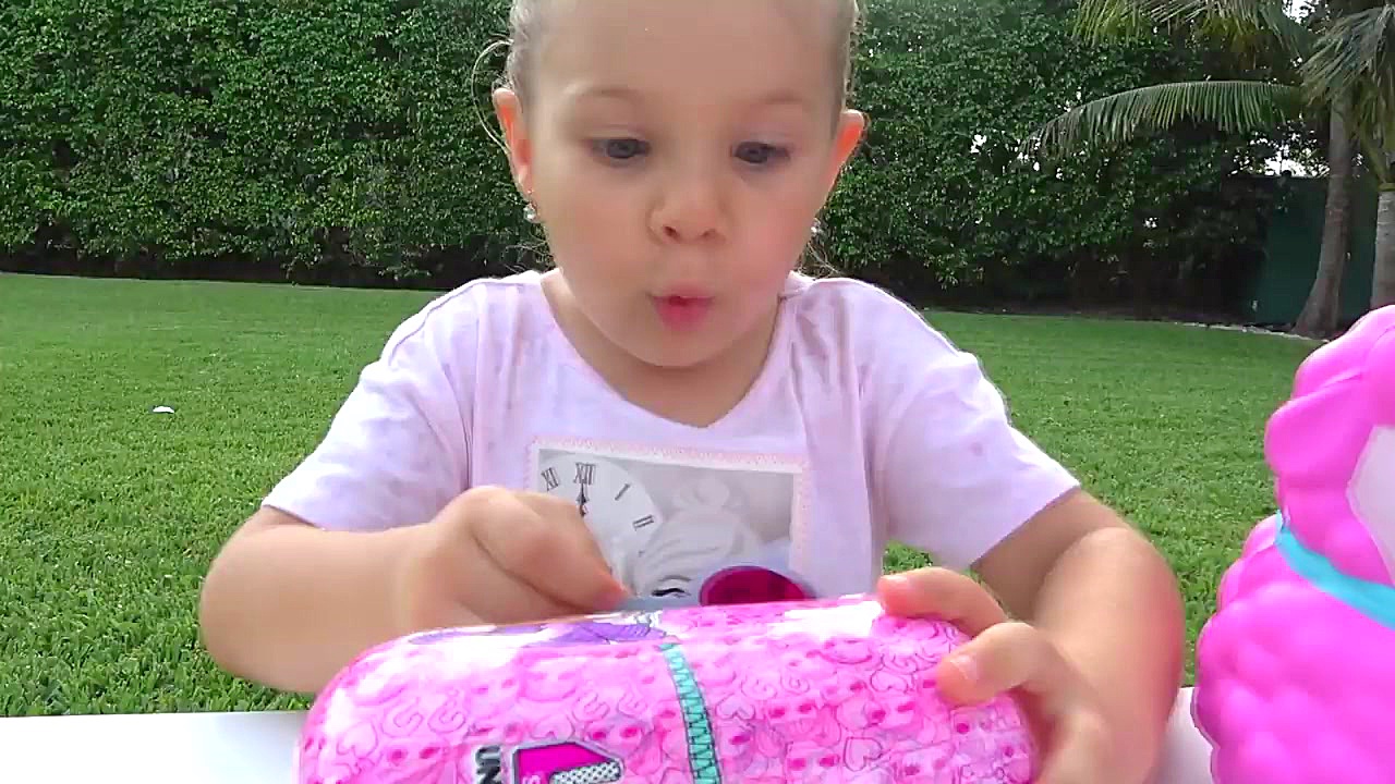 دیانا و روما با اسباب بازی های...