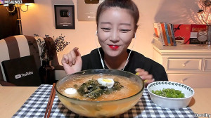 چالش غذا خوردن  کره ای برای تو