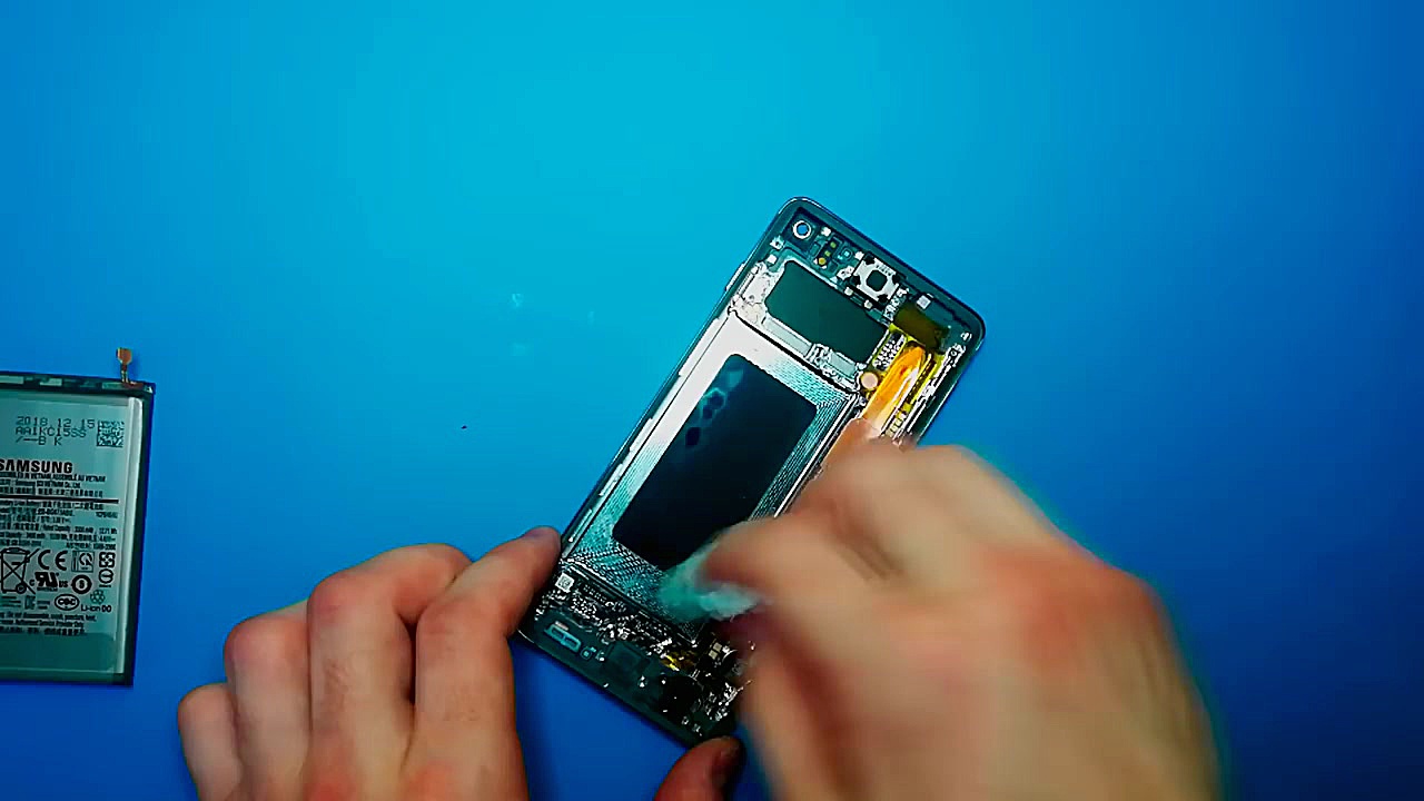 تعویض گلس گوشی سامسونگ S10  تع...