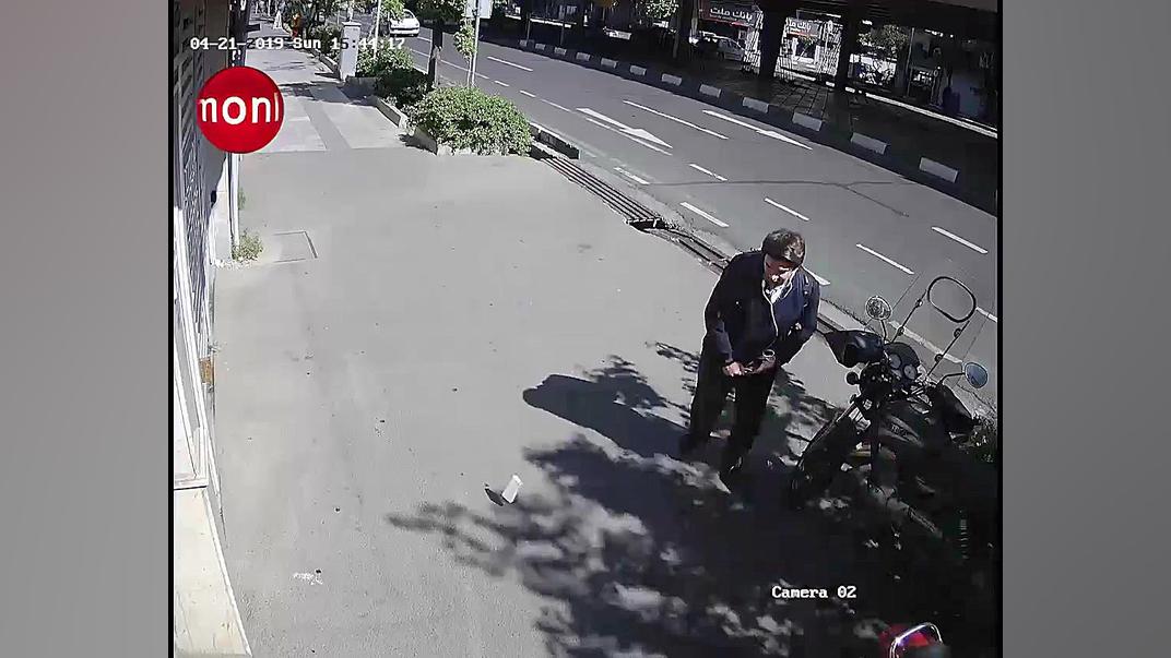 دوربین مخفی و روش دزدیدن گوشی...