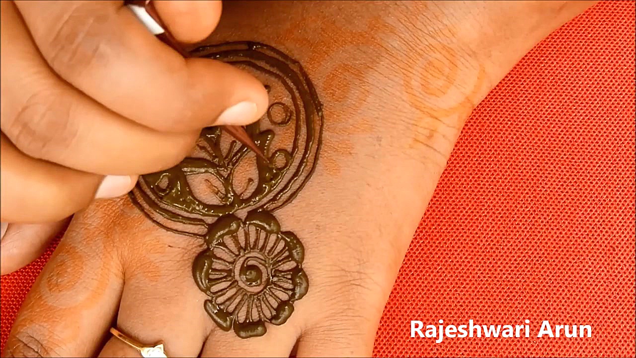 نقش حنا روی دست عروس 2019