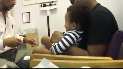 آمپول زدن همراه با خنده و مسخر...