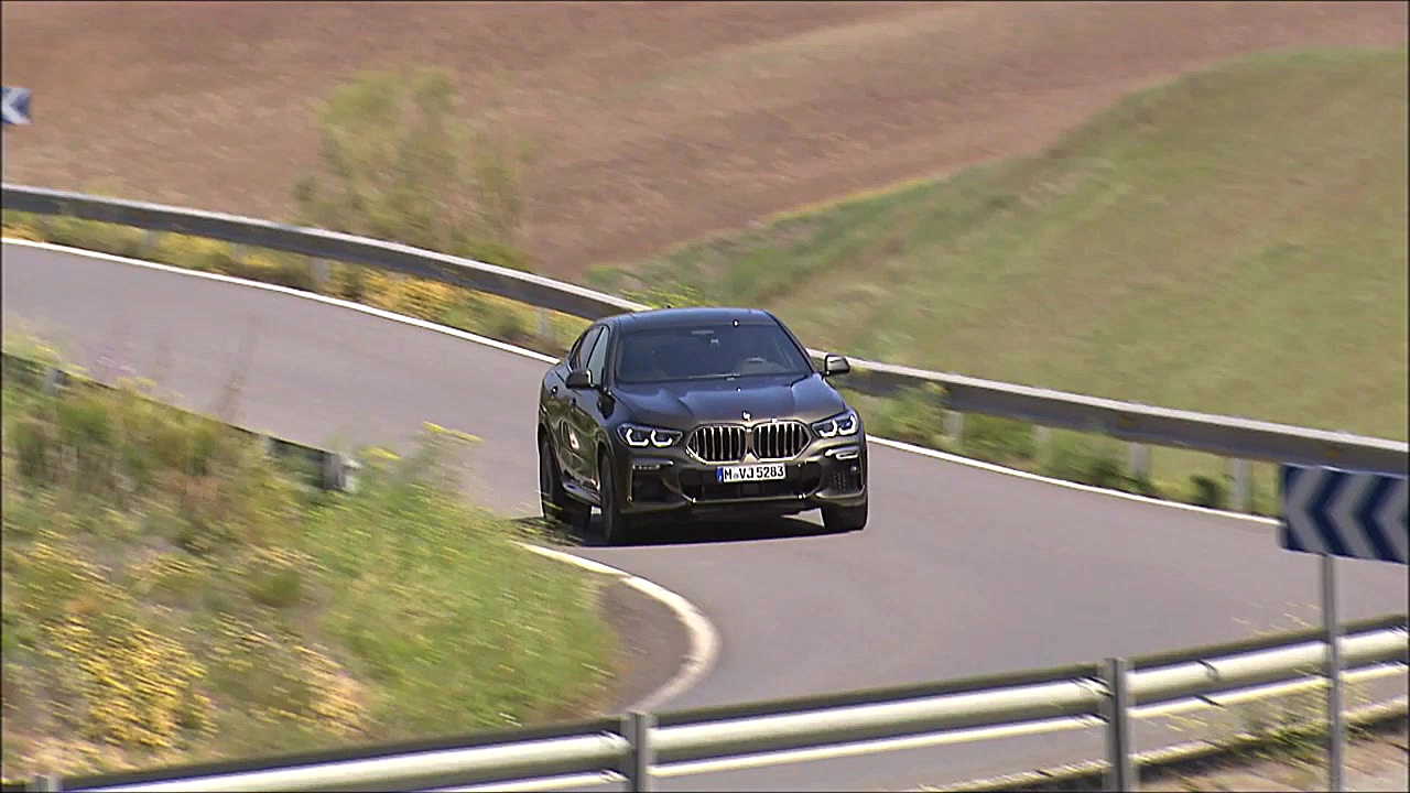 مقایسه بی ام و ایکس 6 و آئودی...