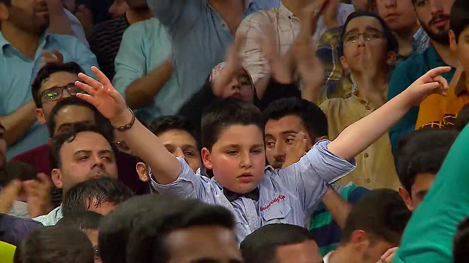 با پر و بال عاشقی می پرم من |...