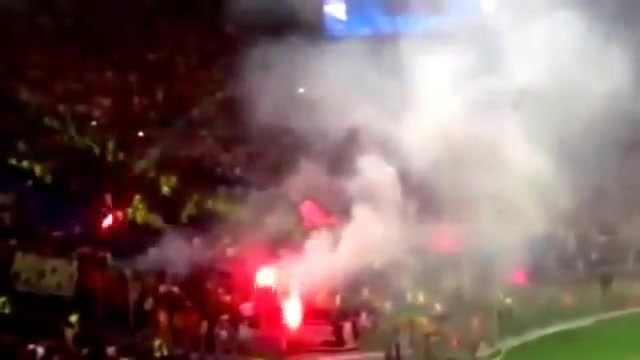 آتش بازی هواداران رم و زسکا مس...