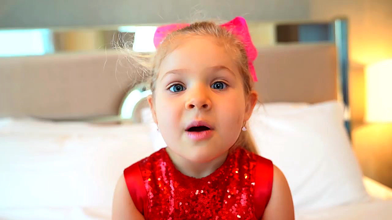 دایانا و بچه ها اسباب بازی را...