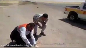 نجات سگ در حال مرگ توسط مامورا...