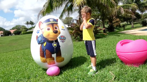 Diana and Roma play with Giant...