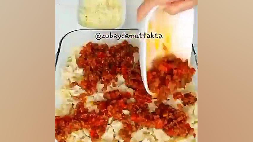 پاستا با سس بشامل در فر