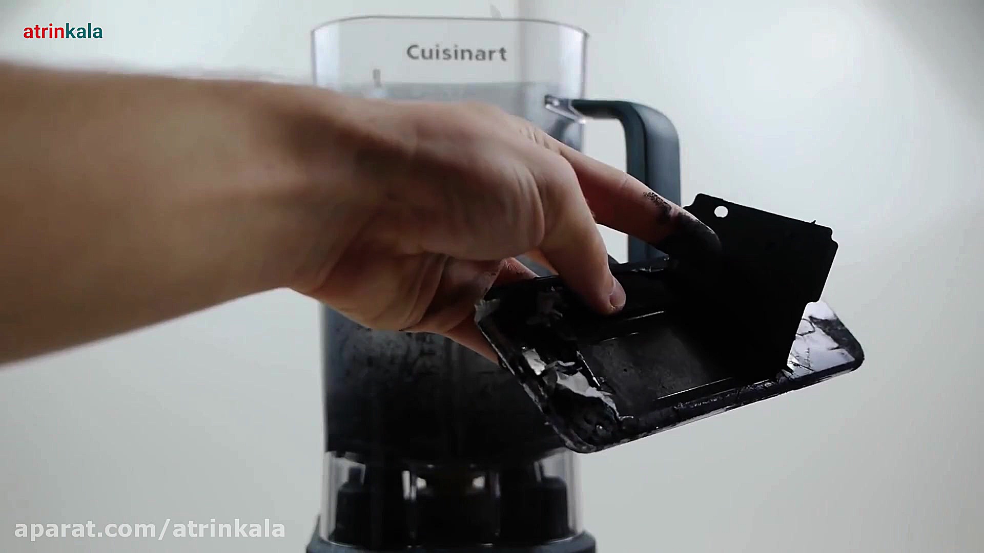 بررسی مقاومت گوشی آیفون 8 و گل...