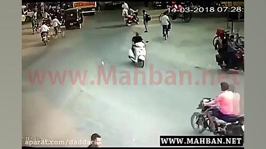 زیر گرفتن دوچرخه سوار توسط کام...