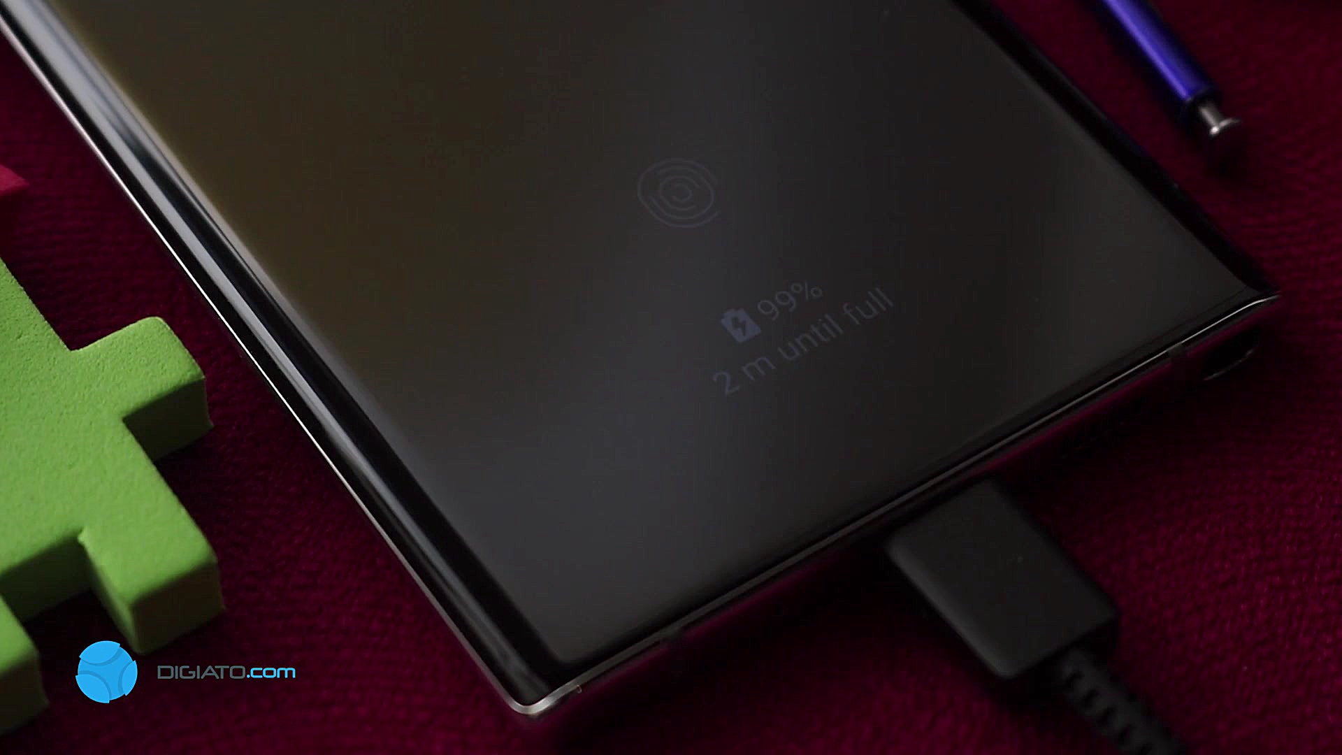 نگاه نزدیک دیجیاتو: شارژ سریع...