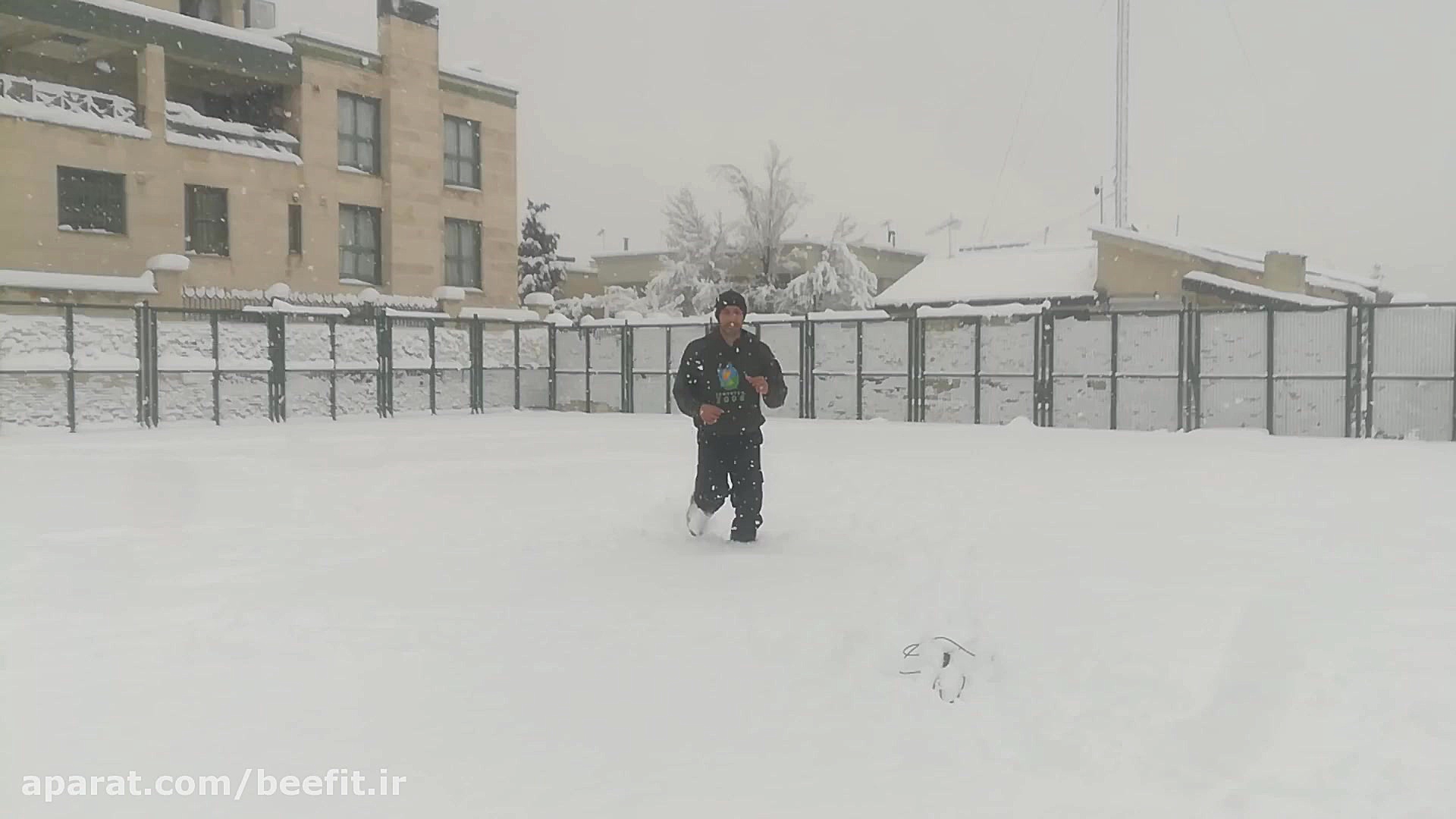 تمرین ورزشی در هوای برفی مهدی...