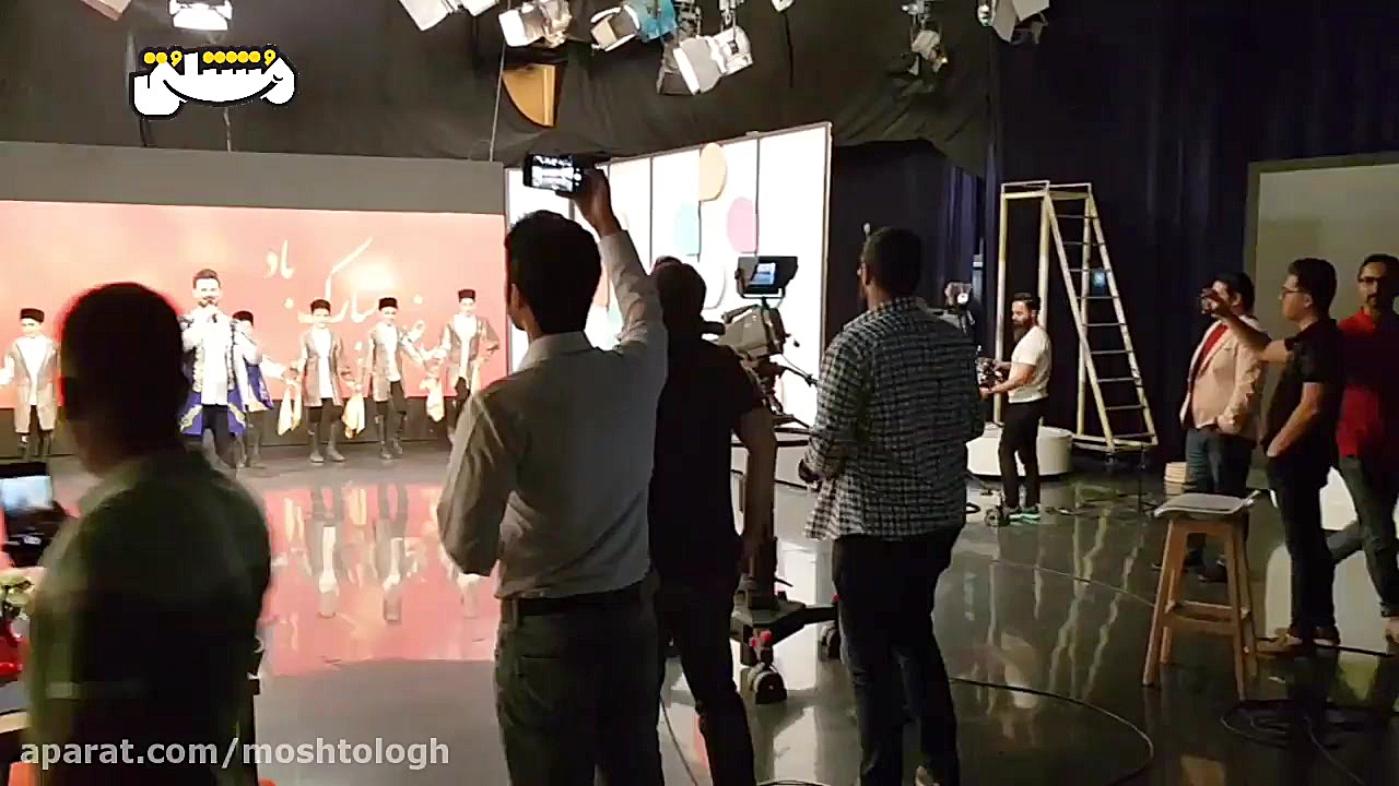 پشت صحنه اجرای آیهان خواننده خ...