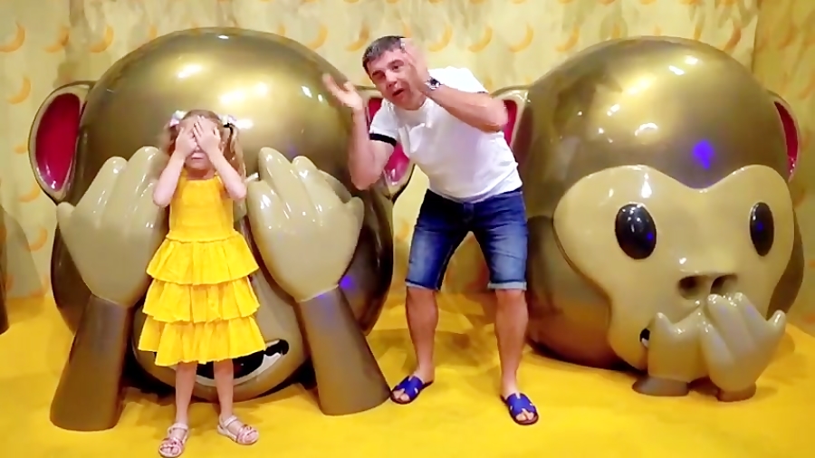 ناستیا و بابایی در موزه سلفی