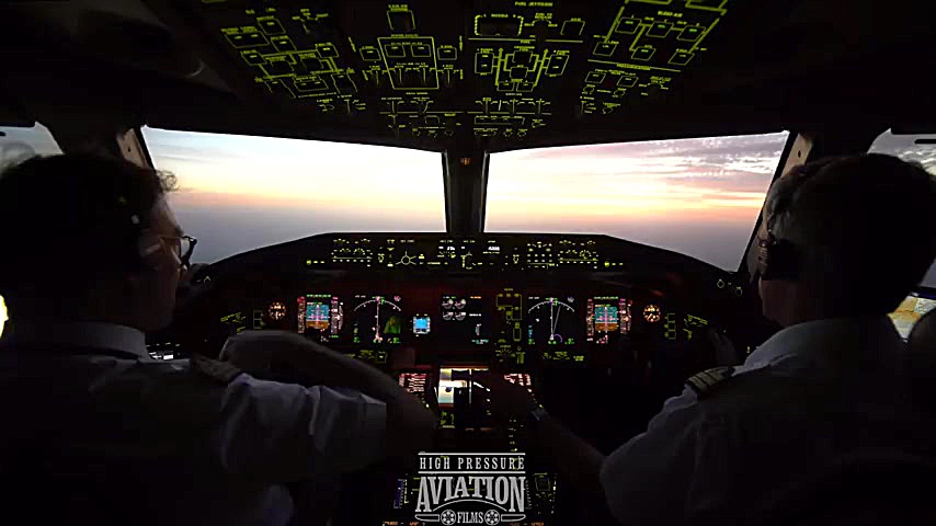 LOS ANGELES | BOEING 777 TAKEO...