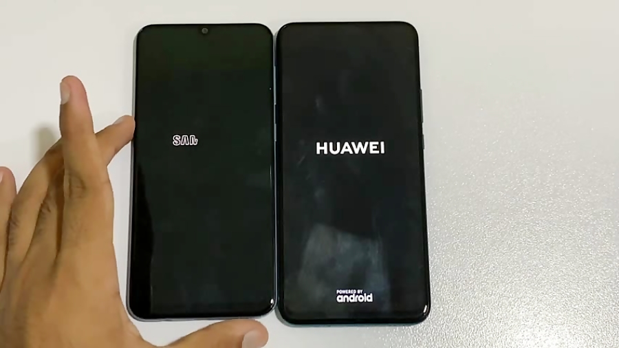 Samsung Galaxy A50 vs Huawei Y...