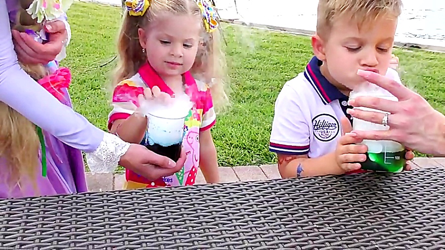 جشن تولد دیانا با اسباب بازی ه...