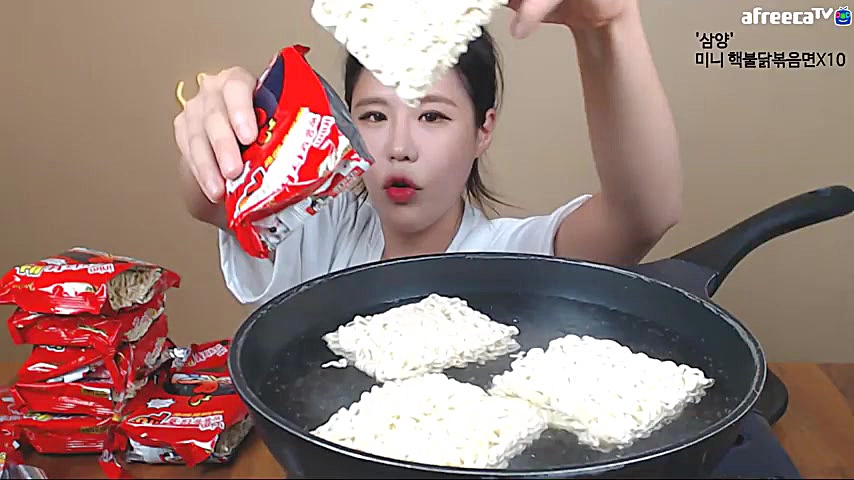 چالش غذاخوری اسمر | غذای تند و...