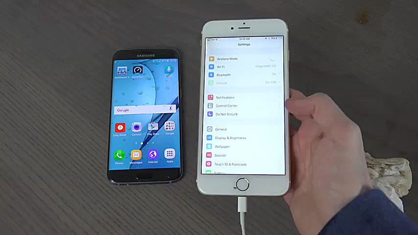 نوشابه ریختن روی گوشی