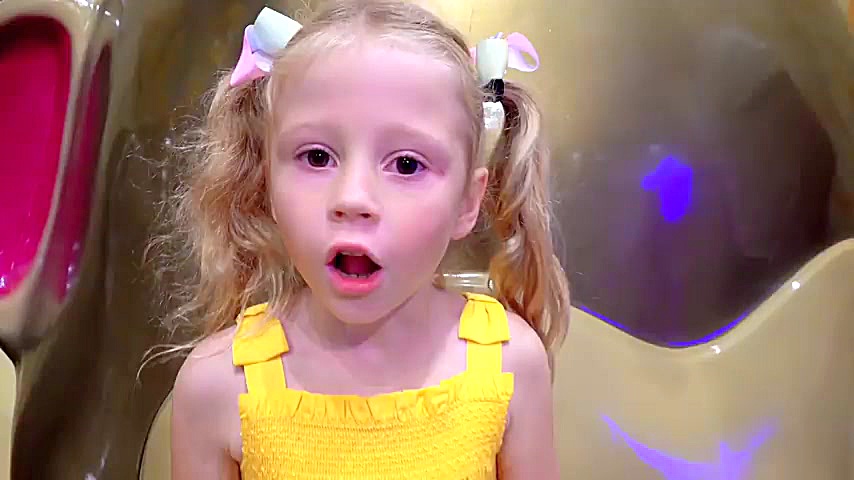 استیسی و بابایی در موزه سلفی ب...