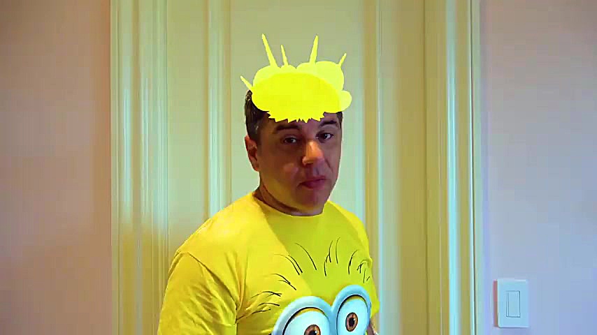 استیسی و بابایی بازی می کنند